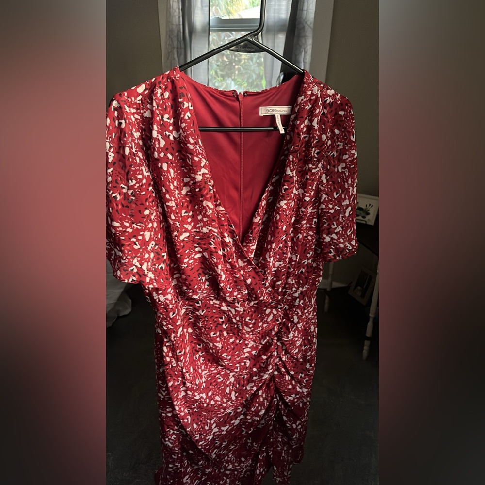BCB Generation Burgundy Pattern Flow Fitted V-Neck Dress